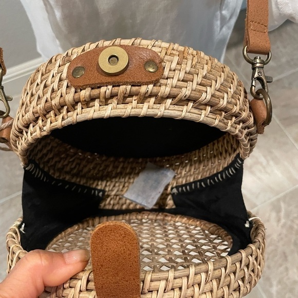 - New - Circular Ratten Crossbody Bag - Picture 3 of 7